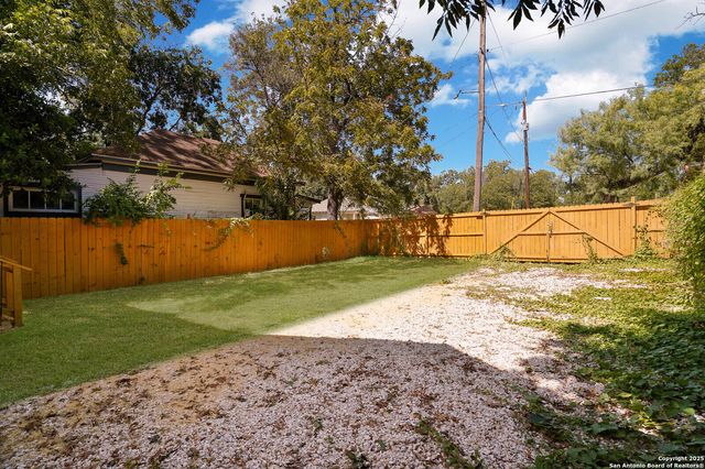 419 N Monumental, San Antonio, TX 78202