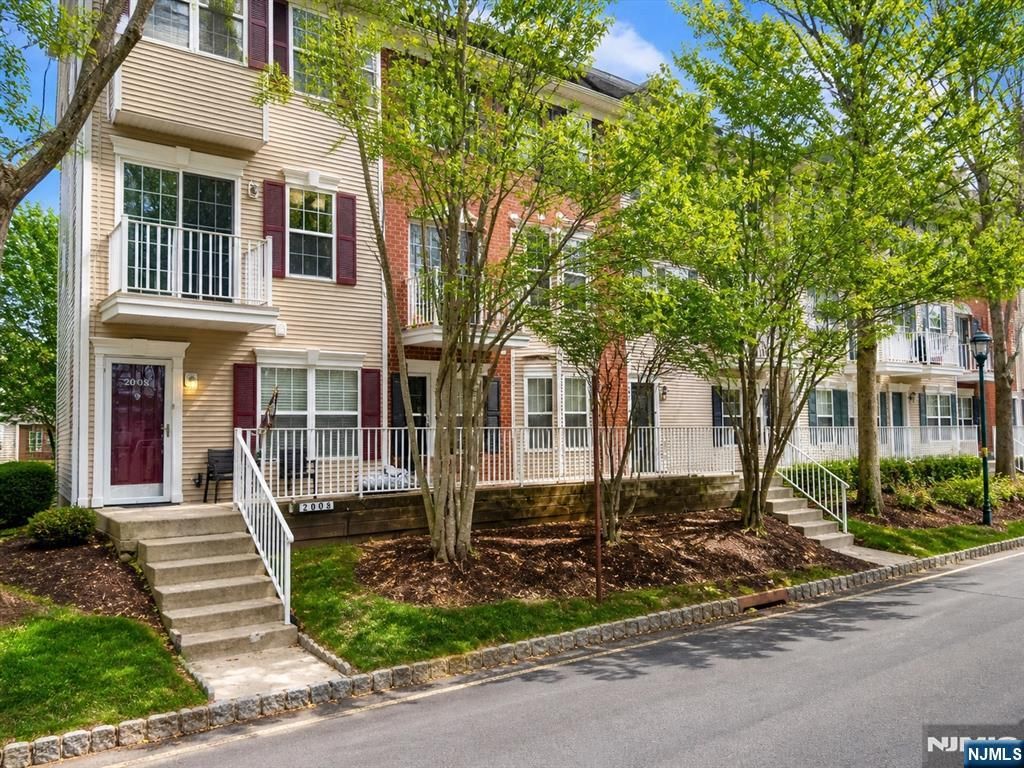 2009 Beatrice Court, Mahwah, NJ 07430
