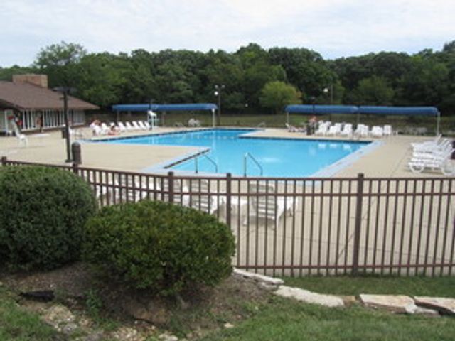 48 Oak Hill Colony 2, Fox Lake, IL 60020