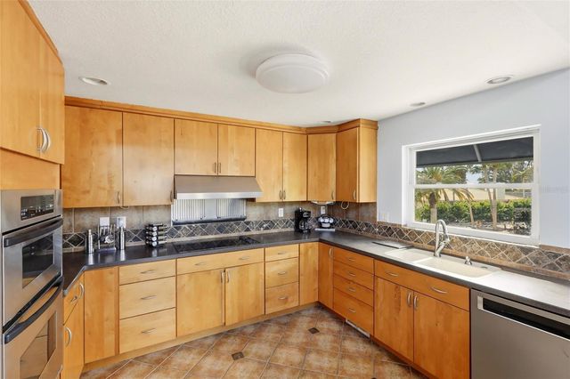 557 VENICE LANE, Sarasota, FL 34242