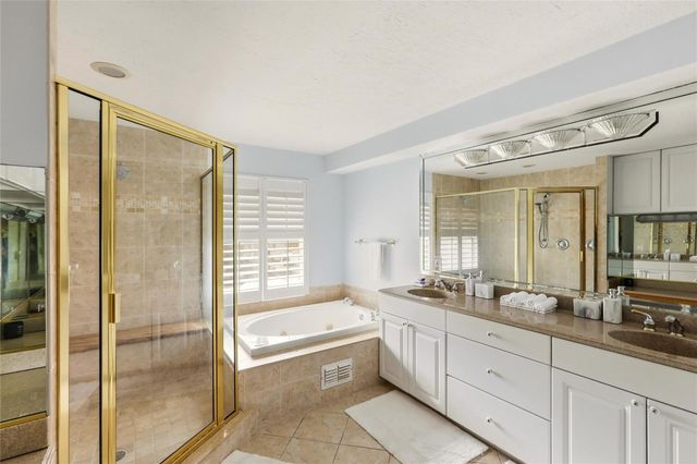 557 VENICE LANE, Sarasota, FL 34242