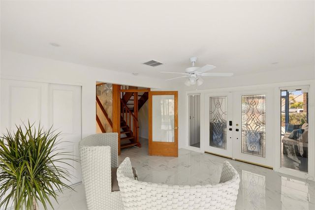 557 VENICE LANE, Sarasota, FL 34242