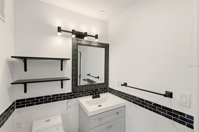 557 VENICE LANE, Sarasota, FL 34242