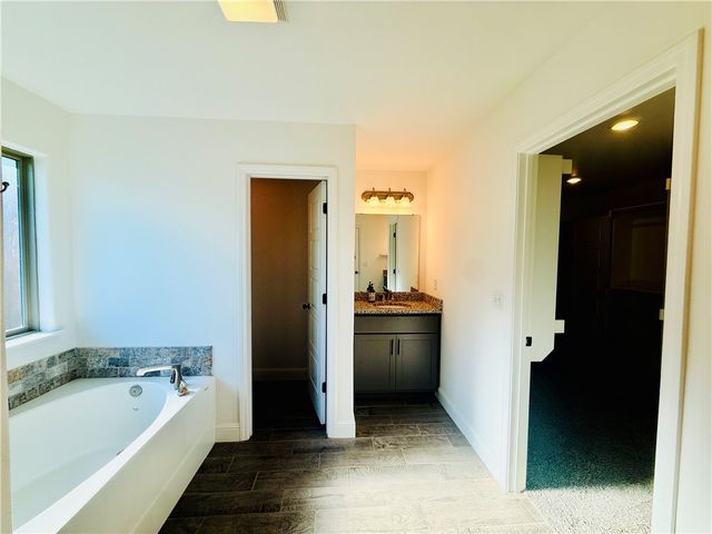 424 NW 59 Avenue, Bentonville, AR 72713