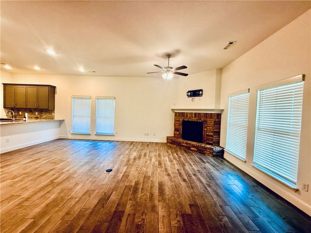 424 NW 59 Avenue, Bentonville, AR 72713
