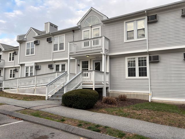 82 Longview Street APT 34, Waterford, CT 06385