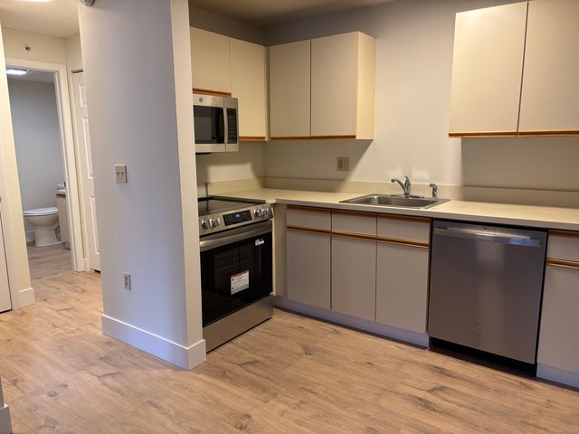 82 Longview Street APT 34, Waterford, CT 06385