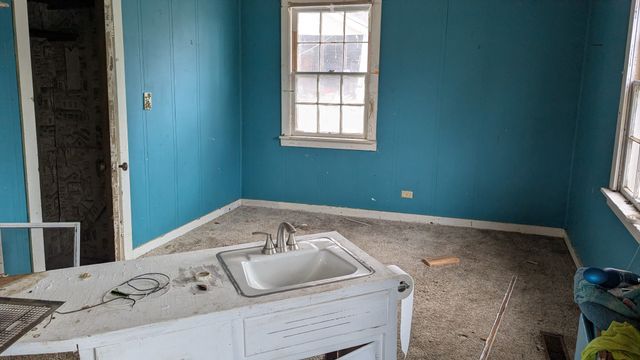 215 Robertson Ln, Castalian Springs, TN 37031