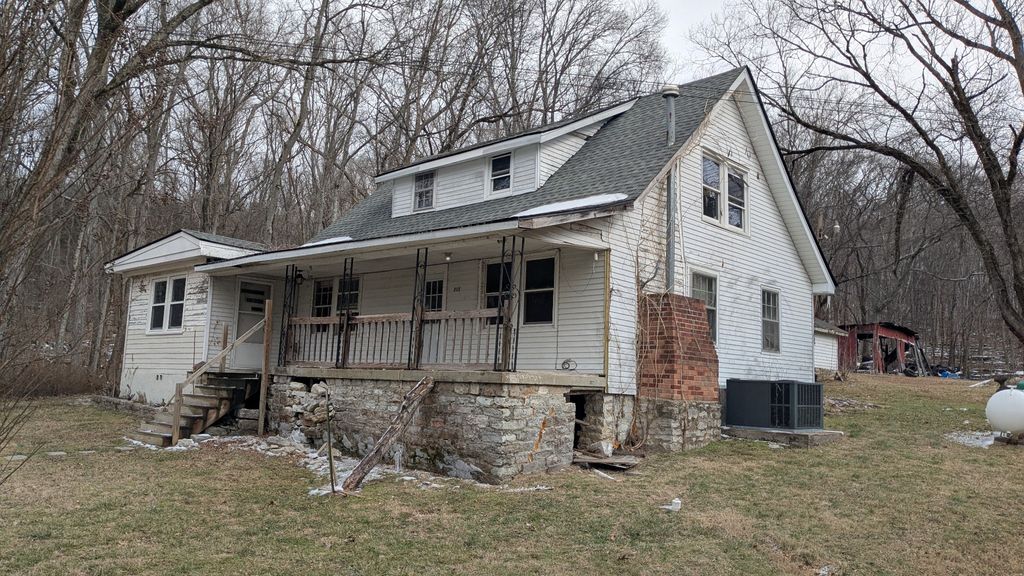 215 Robertson Ln, Castalian Springs, TN 37031