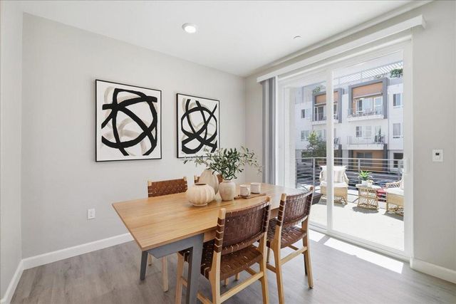 337 Llano De Los Robles Avenue 7, San Jose, CA 95136