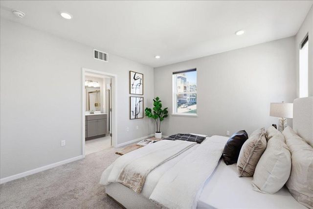 337 Llano De Los Robles Avenue 7, San Jose, CA 95136