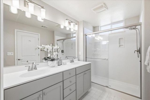 337 Llano De Los Robles Avenue 7, San Jose, CA 95136
