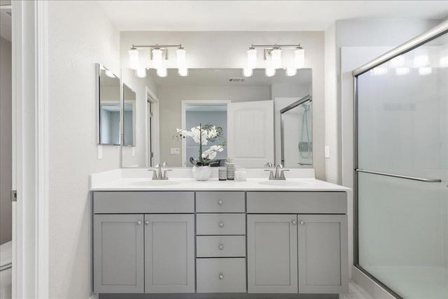 337 Llano De Los Robles Avenue 7, San Jose, CA 95136