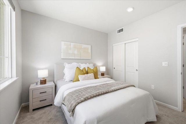 337 Llano De Los Robles Avenue 7, San Jose, CA 95136