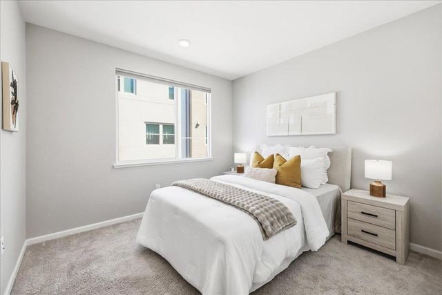 337 Llano De Los Robles Avenue 7, San Jose, CA 95136