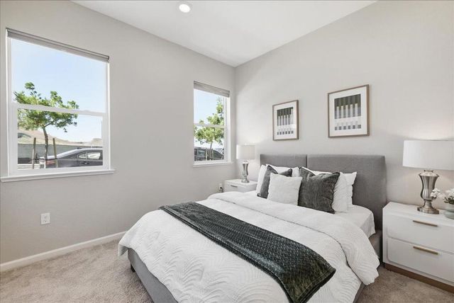 337 Llano De Los Robles Avenue 7, San Jose, CA 95136