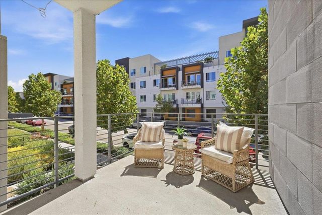337 Llano De Los Robles Avenue 7, San Jose, CA 95136