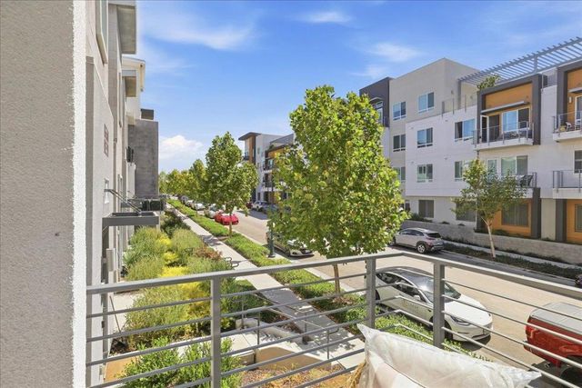 337 Llano De Los Robles Avenue 7, San Jose, CA 95136