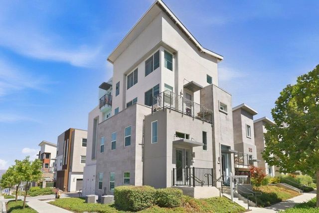 337 Llano De Los Robles Avenue 7, San Jose, CA 95136