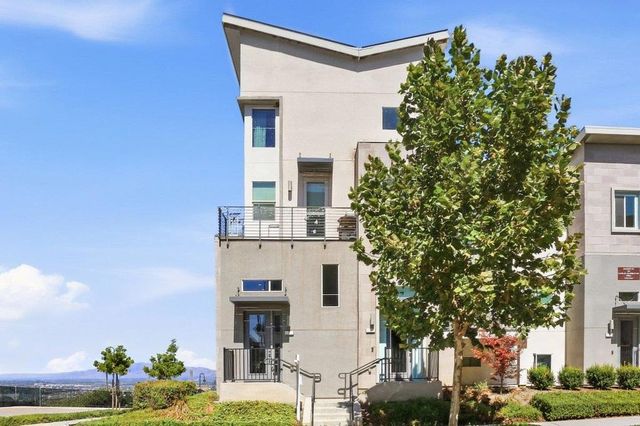 337 Llano De Los Robles Avenue 7, San Jose, CA 95136