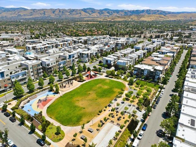 337 Llano De Los Robles Avenue 7, San Jose, CA 95136