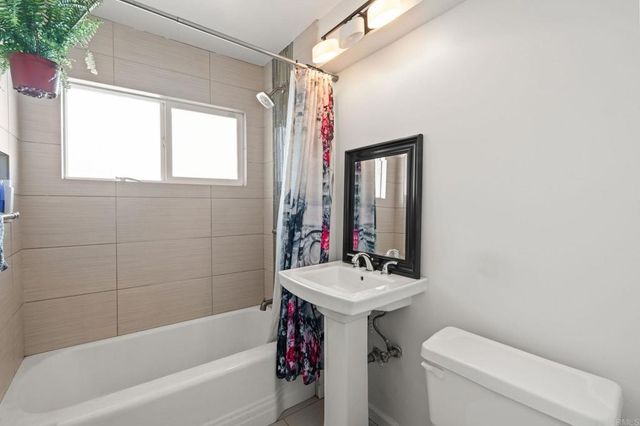 1251 La Cresta Boulevard, El Cajon, CA 92021