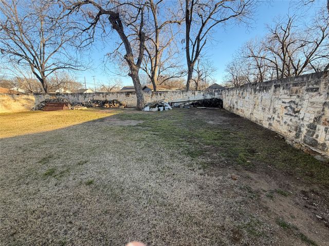 103 Myers Avenue, Cleburne, TX 76033