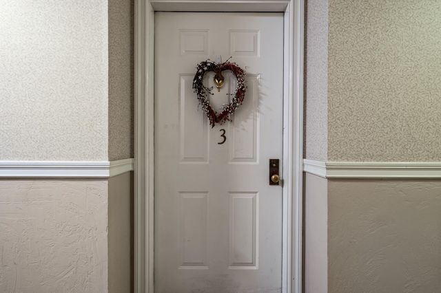 490 River Rd Apt 13, Manchester, NH 03104