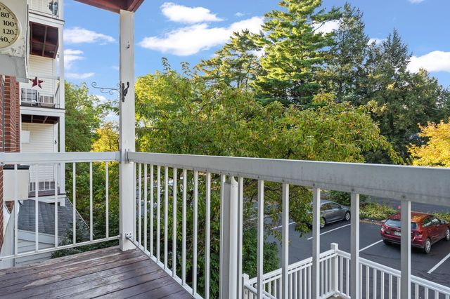 490 River Rd Apt 13, Manchester, NH 03104