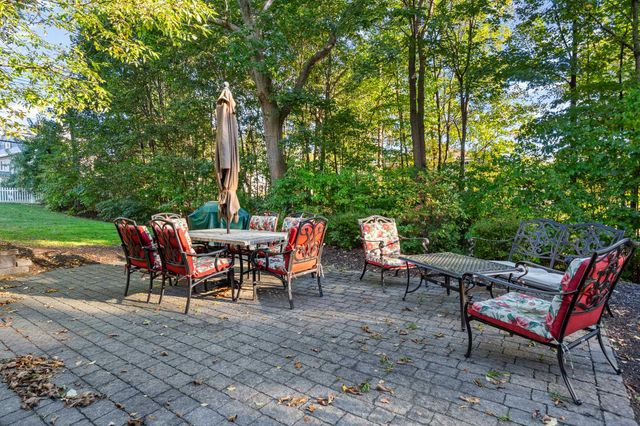 490 River Rd Apt 13, Manchester, NH 03104