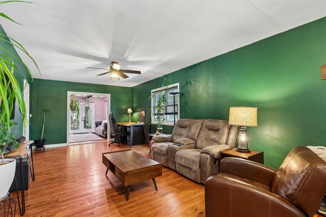 2905 Holcomb Avenue, Des Moines, IA 50310