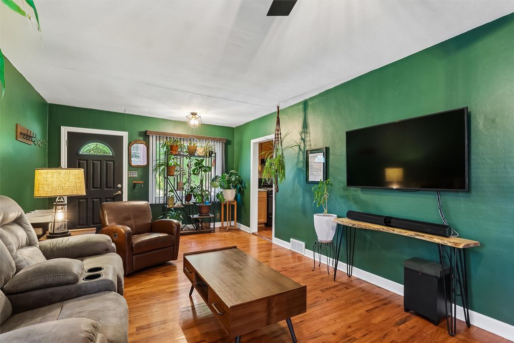 2905 Holcomb Avenue, Des Moines, IA 50310