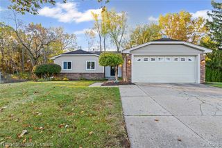 5501 Fox Chase Lane, Clarkston, MI 48346