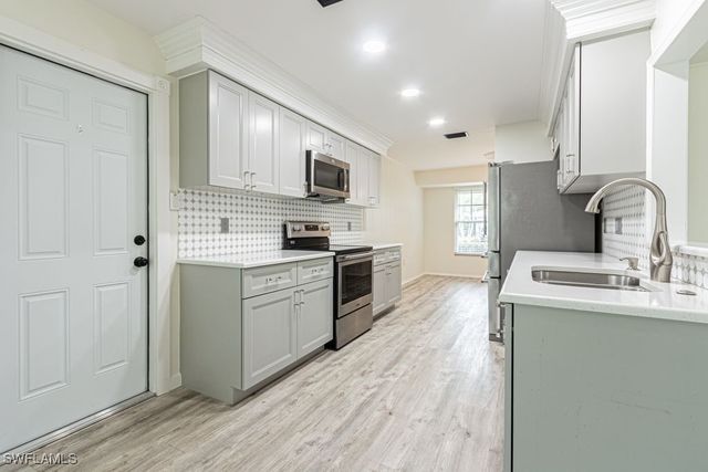 62 Lanai CIR 62, Naples, FL 34112