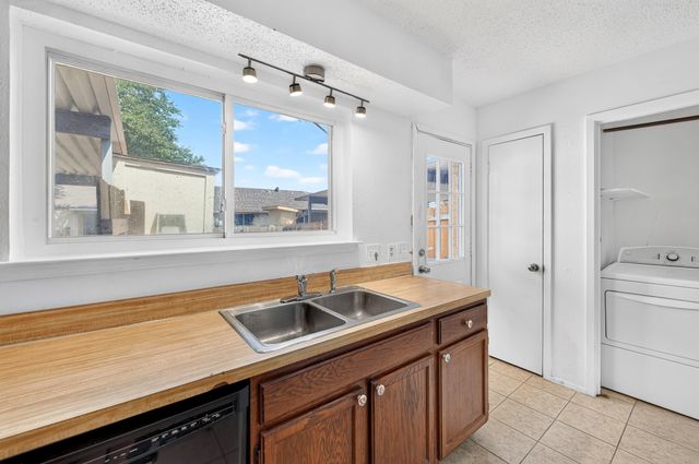 4 E Mountain Creek Court 11, Grand Prairie, TX 75052