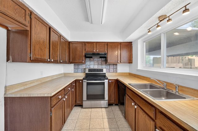 4 E Mountain Creek Court 11, Grand Prairie, TX 75052