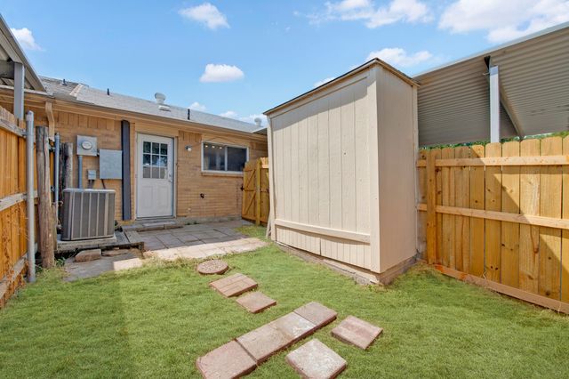 4 E Mountain Creek Court 11, Grand Prairie, TX 75052