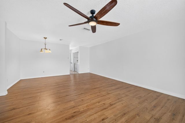 4 E Mountain Creek Court 11, Grand Prairie, TX 75052