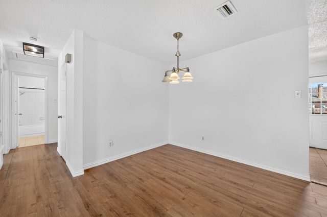 4 E Mountain Creek Court 11, Grand Prairie, TX 75052