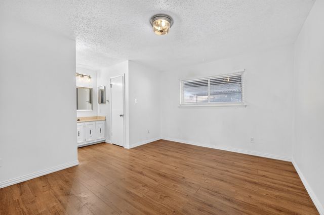 4 E Mountain Creek Court 11, Grand Prairie, TX 75052