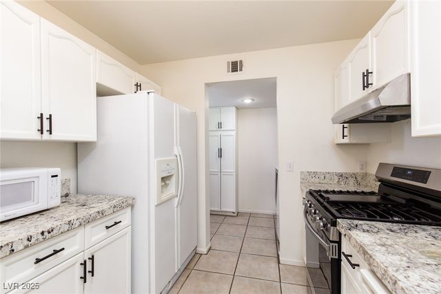 8440 INDIGO SKY Avenue, Las Vegas, NV 89129