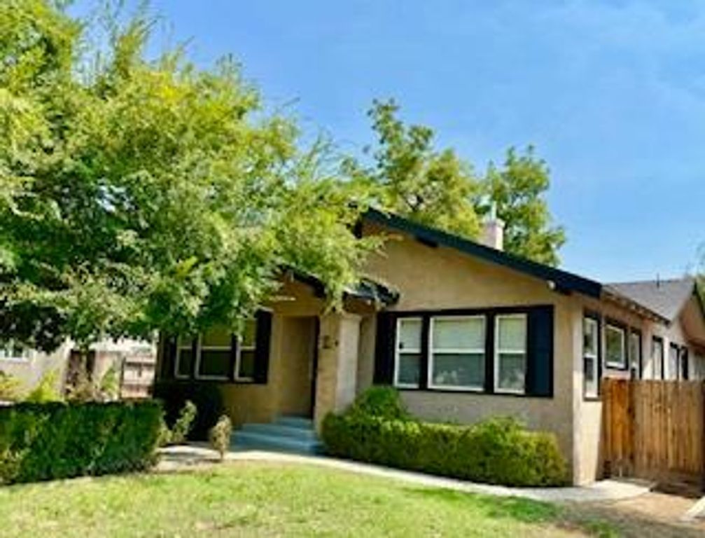 1452 N Poplar Avenue, Fresno, CA 93728