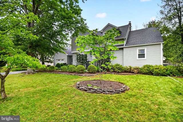 70 TAYLOR TER, Hopewell, NJ 08525