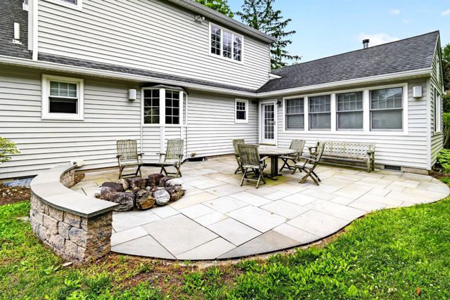 70 TAYLOR TER, Hopewell, NJ 08525