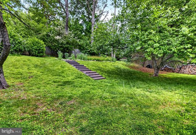 70 TAYLOR TER, Hopewell, NJ 08525
