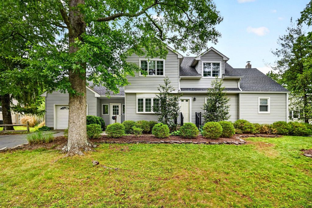 70 TAYLOR TER, Hopewell, NJ 08525