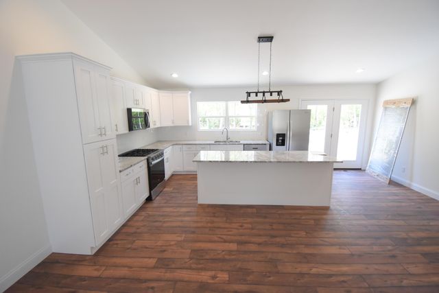 3640 Quail Run Drive N, Wheatfield, IN 46392