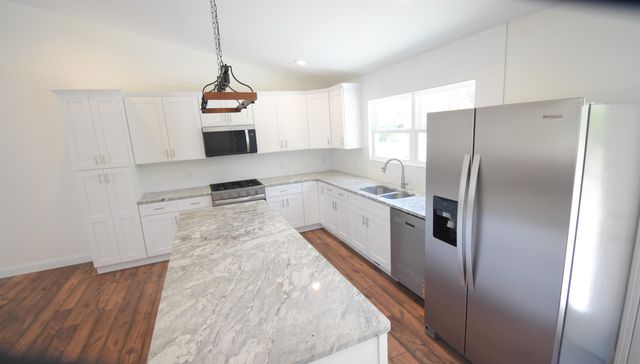 3640 Quail Run Drive N, Wheatfield, IN 46392