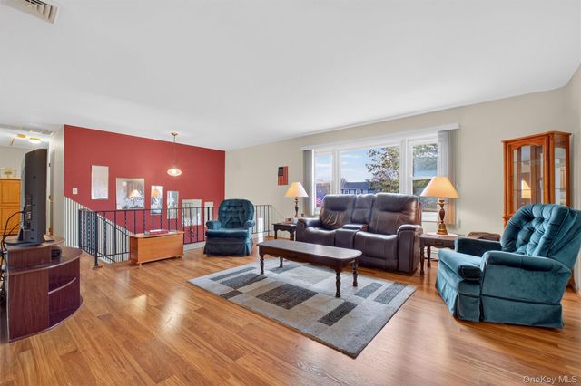 41 Creamery Drive, New Windsor, NY 12553