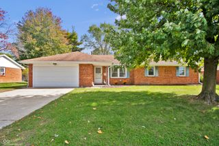 2745 Flintwood Drive, Columbus, IN 47203